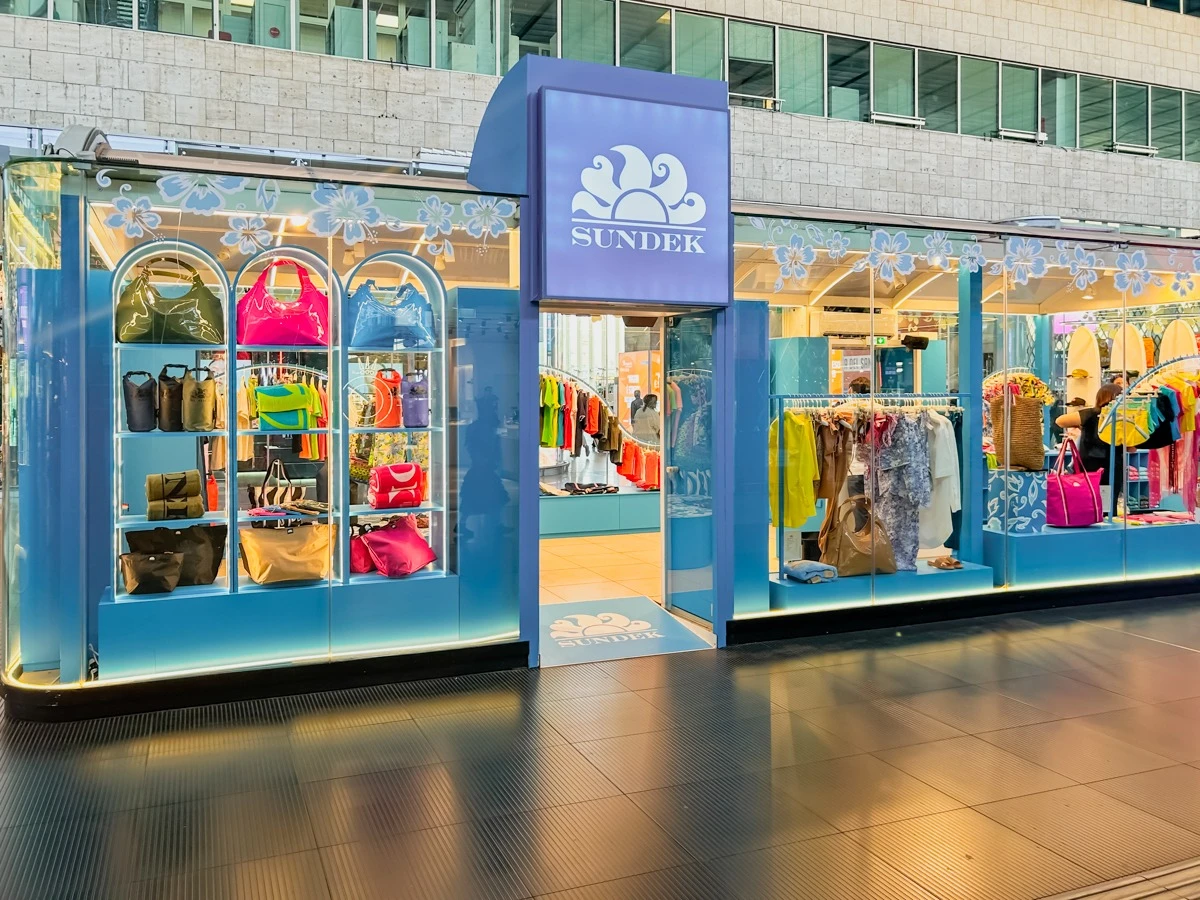 Sundek approda in stazione per celebrare la moda mare!