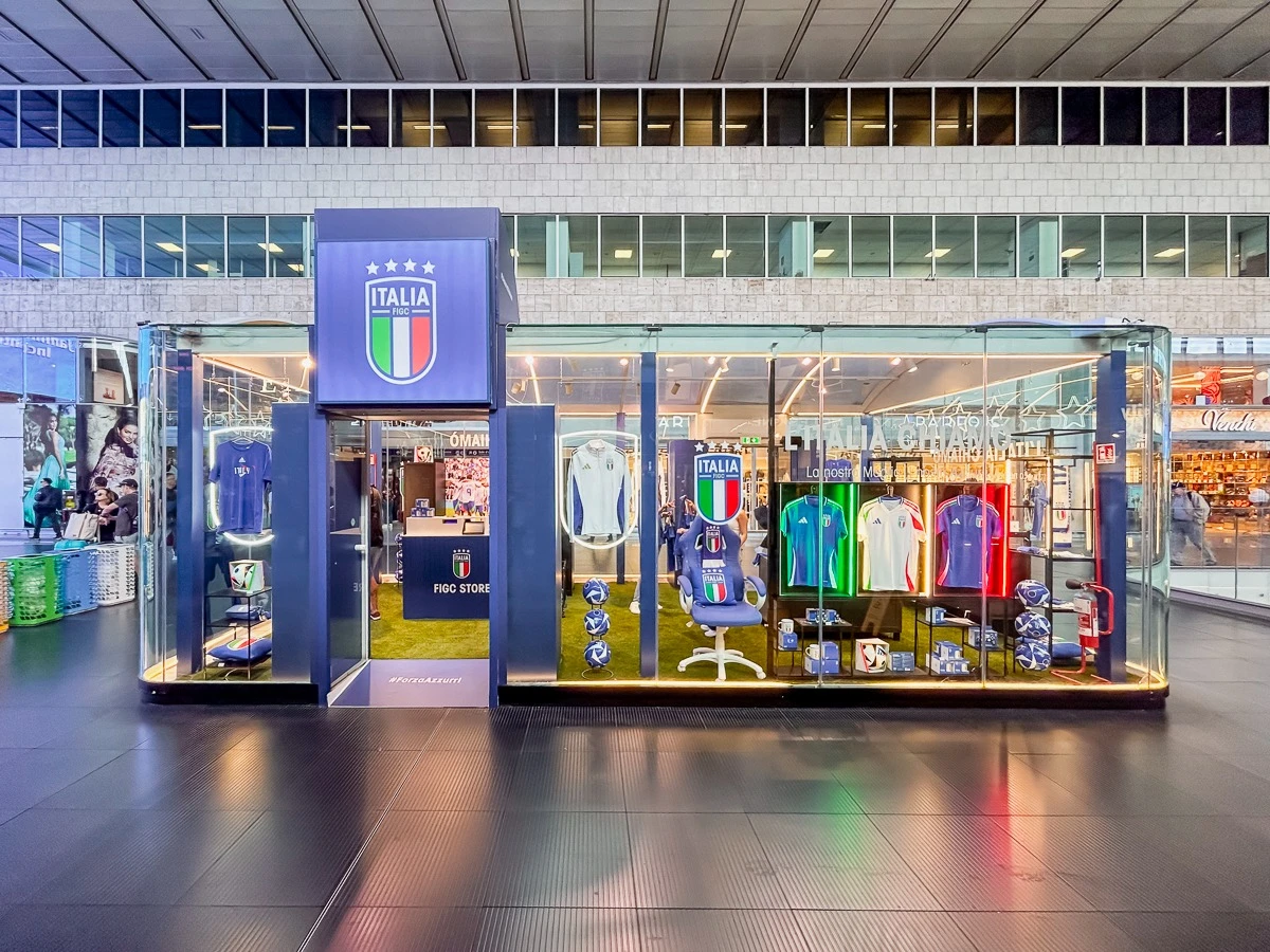 Il merchandising ufficiale degli Azzurri arriva in stazione!